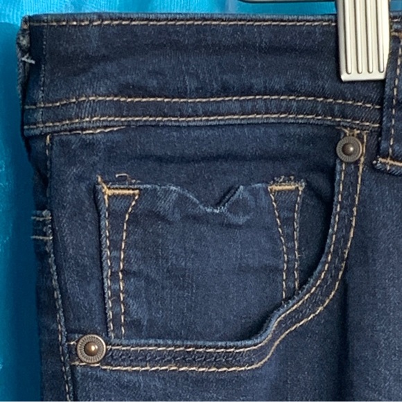 Reitmans Denim Capris (13) - Picture 5 of 7